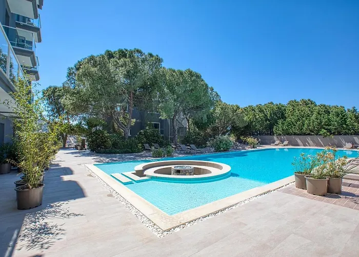 Aegean - Marina & Chios Island View Апартаменти Чешме