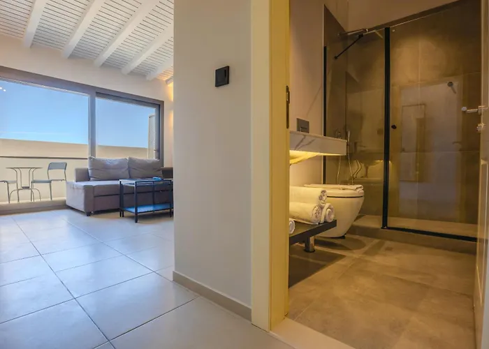 Aegean - Marina & Chios Island View Апартаменти *