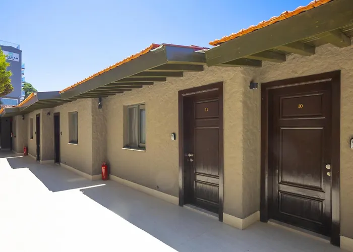 Апартаменти Aegean - Marina & Chios Island View Чешме